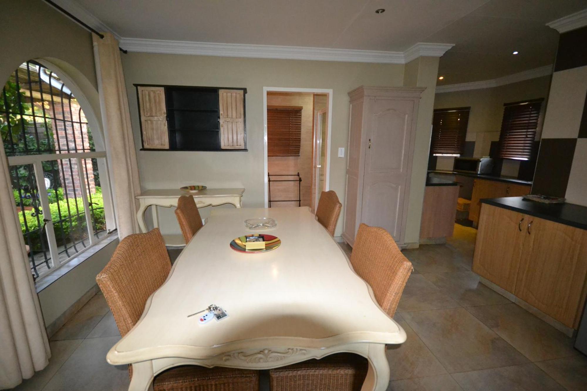 Accommodation At Vans No Loadshedding เซนทูเรียน ภายนอก รูปภาพ