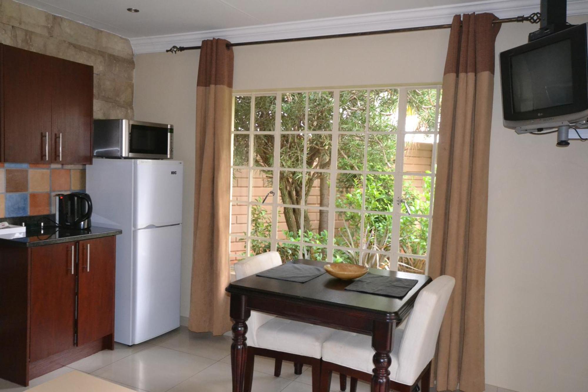 Accommodation At Vans No Loadshedding เซนทูเรียน ภายนอก รูปภาพ
