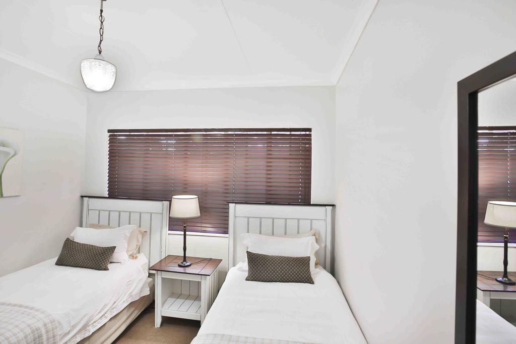 Accommodation At Vans No Loadshedding เซนทูเรียน ภายนอก รูปภาพ