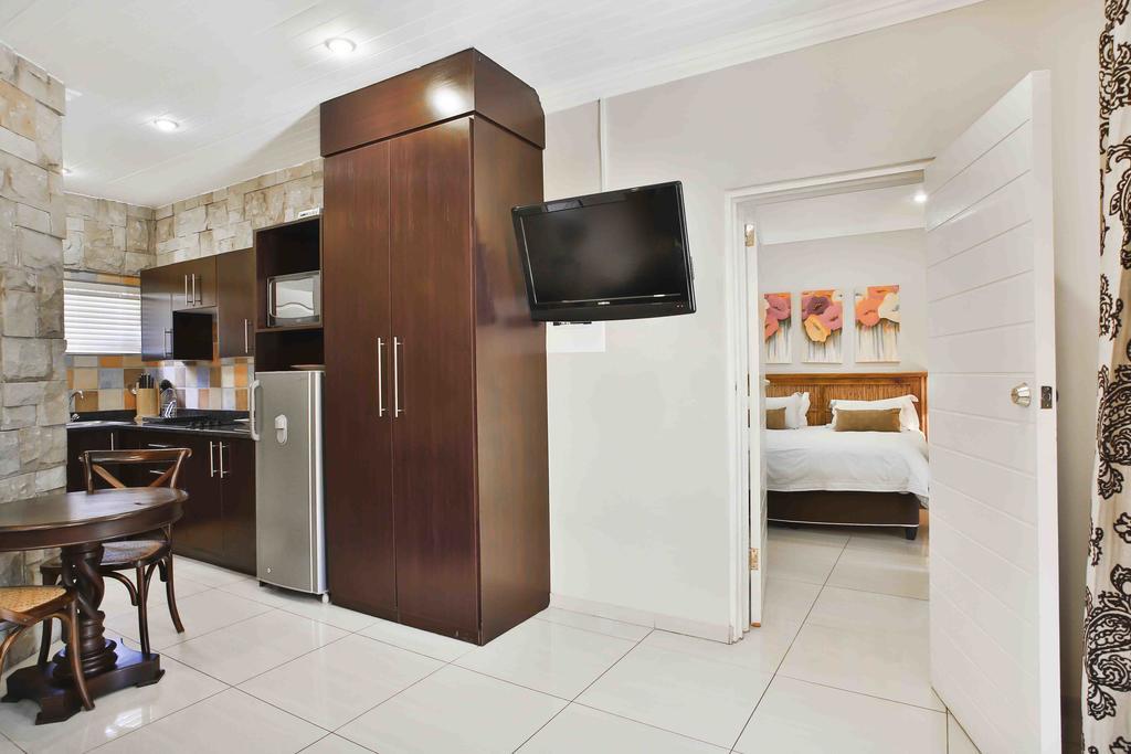 Accommodation At Vans No Loadshedding เซนทูเรียน ภายนอก รูปภาพ