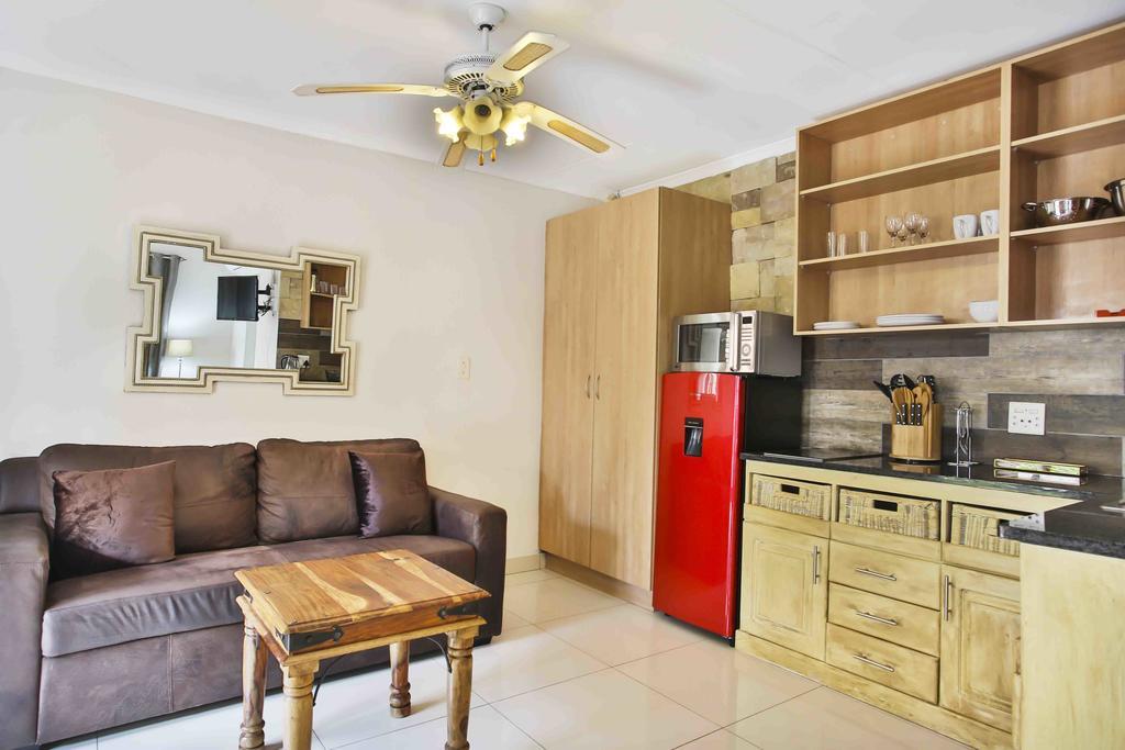 Accommodation At Vans No Loadshedding เซนทูเรียน ภายนอก รูปภาพ