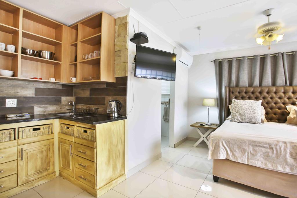Accommodation At Vans No Loadshedding เซนทูเรียน ภายนอก รูปภาพ