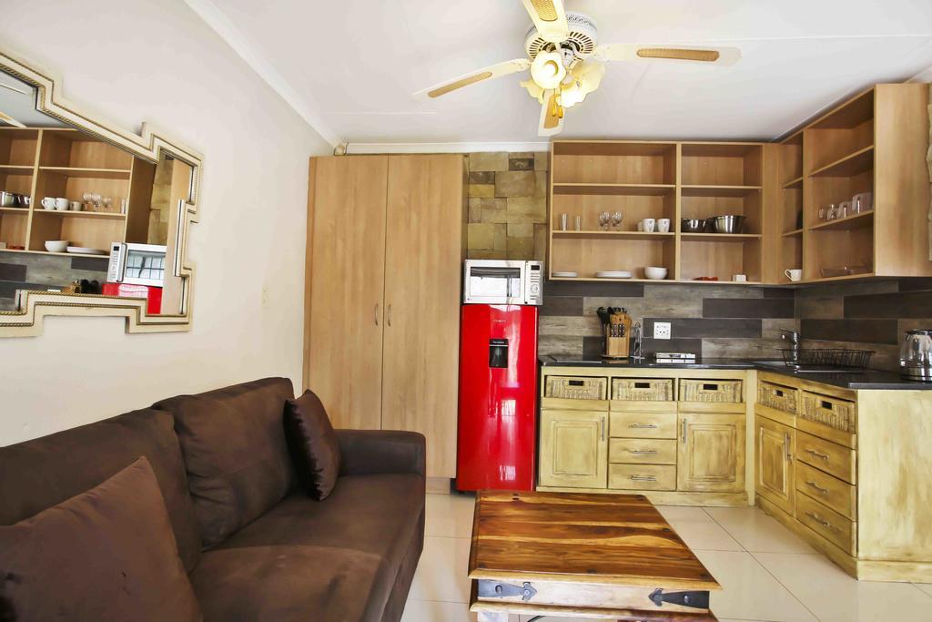 Accommodation At Vans No Loadshedding เซนทูเรียน ภายนอก รูปภาพ