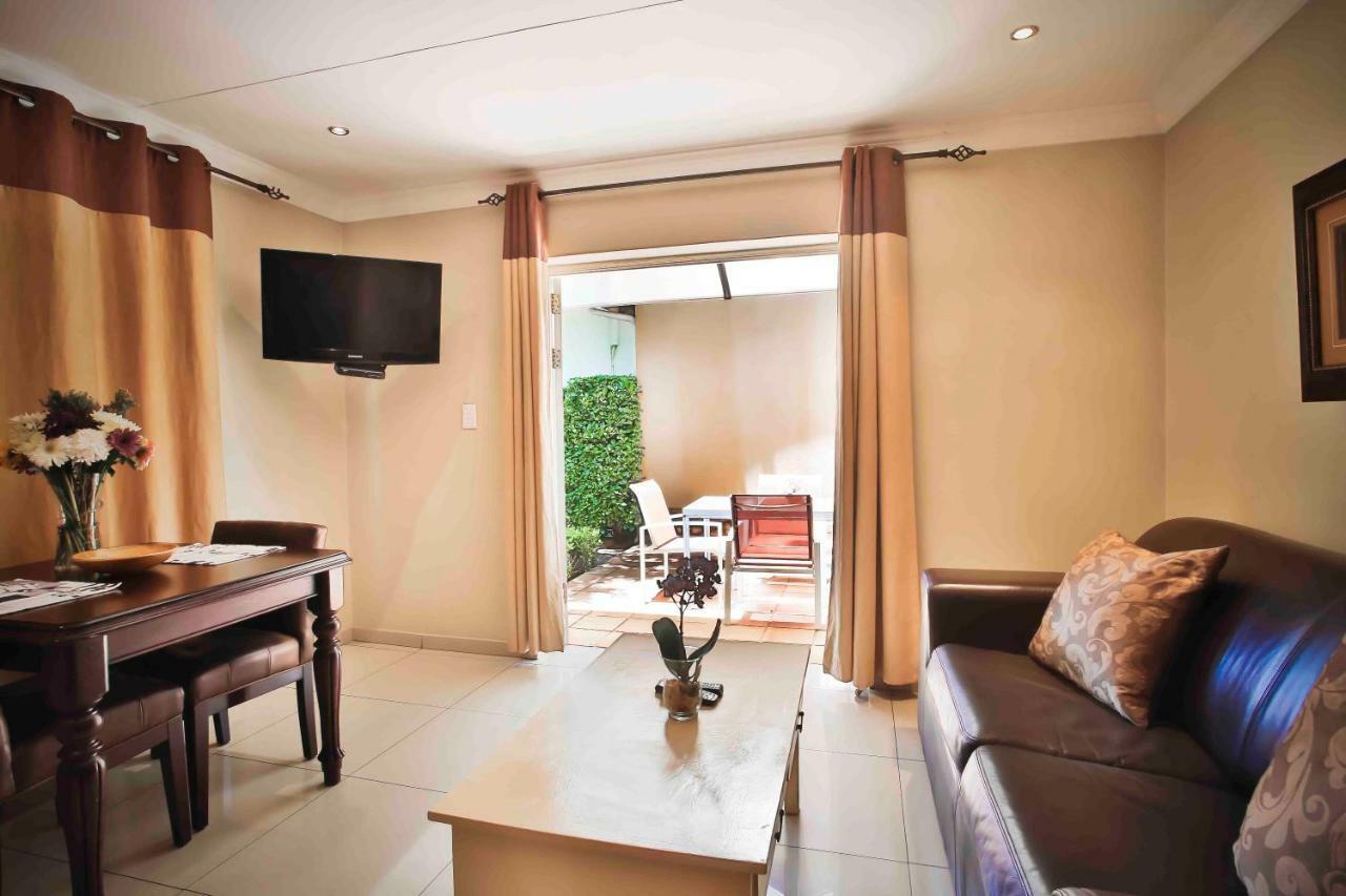 Accommodation At Vans No Loadshedding เซนทูเรียน ภายนอก รูปภาพ