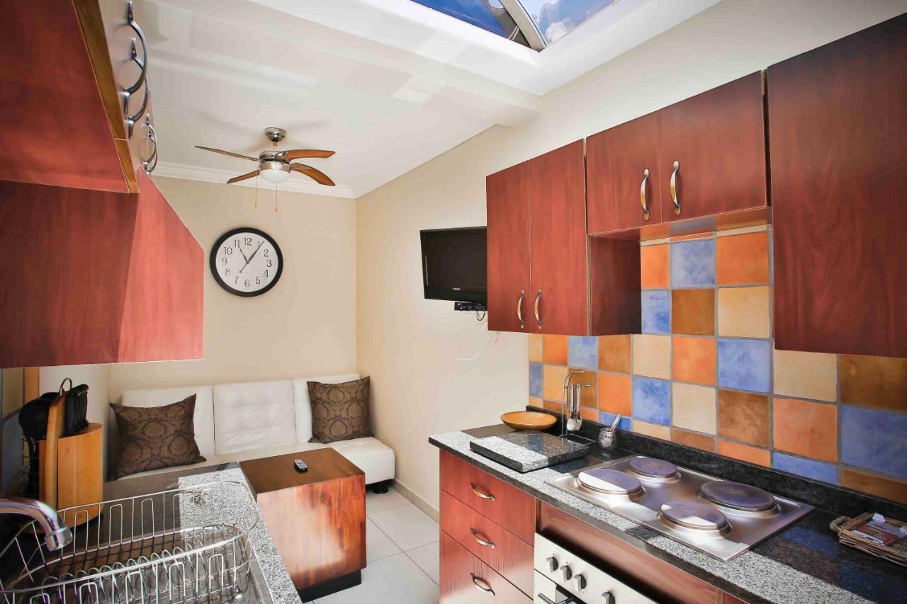 Accommodation At Vans No Loadshedding เซนทูเรียน ภายนอก รูปภาพ
